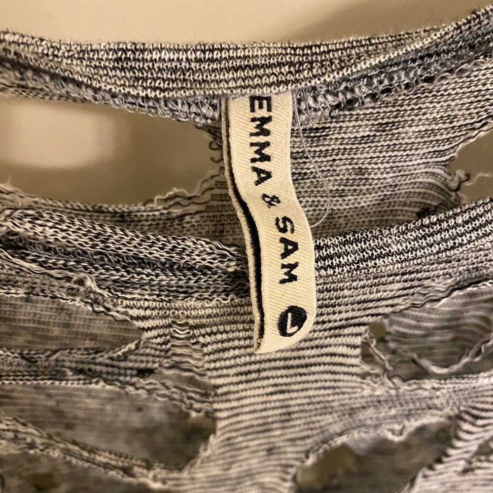 Emma & Sam Ripped short sleeve! - Picture 3 of 3